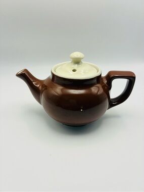 Hall 1950’s tea pot made in USA brown and white